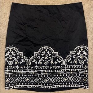 White House Black Market Black and White Embroidered Pencil Skirt